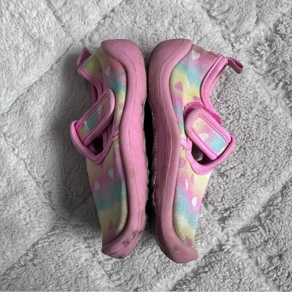 Zoogs | FLAWED Rainbow Hearts Toddler Water Shoes | Size 8